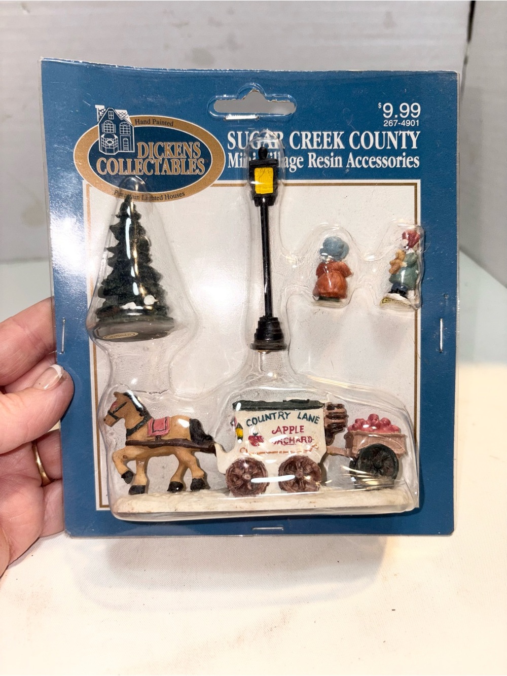 Dickens Collectibles Sugar Creek County miniature resin horse-drawn wagon apples